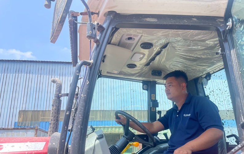  Young people come to the paddy field! The "post-90s" lead cooperatives, and the "post-80s" agricultural machinery operators